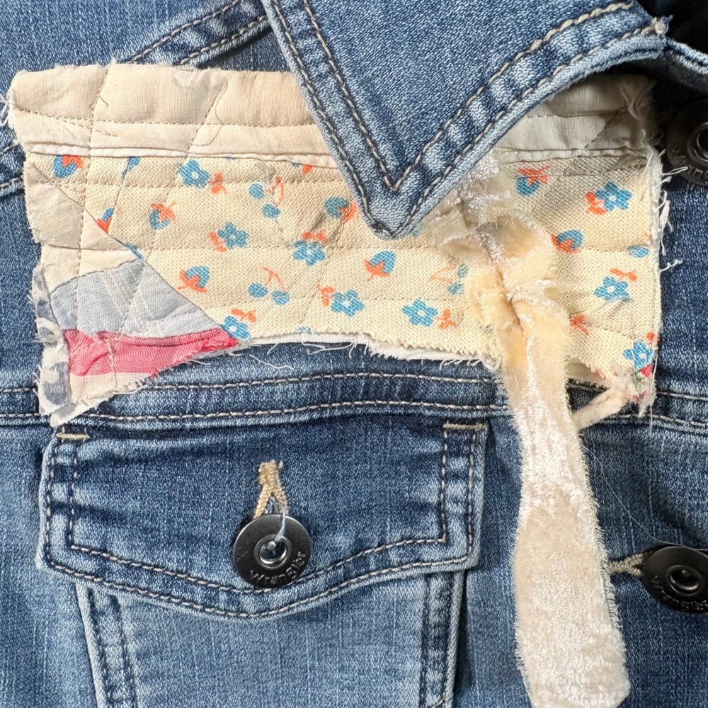 Boutique Upcycled Denim Jacket Gobelin Style Tapestry Deer Art Size M‎ firm - Picture 3 of 7